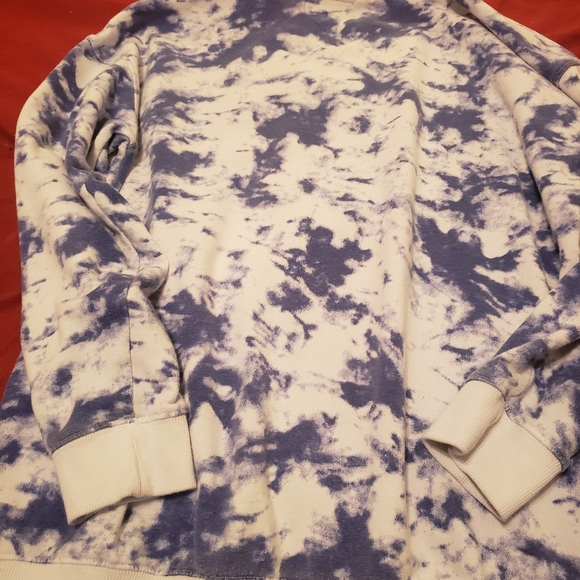 Very cute, blue and white sweatshirt - Picture 3 of 3